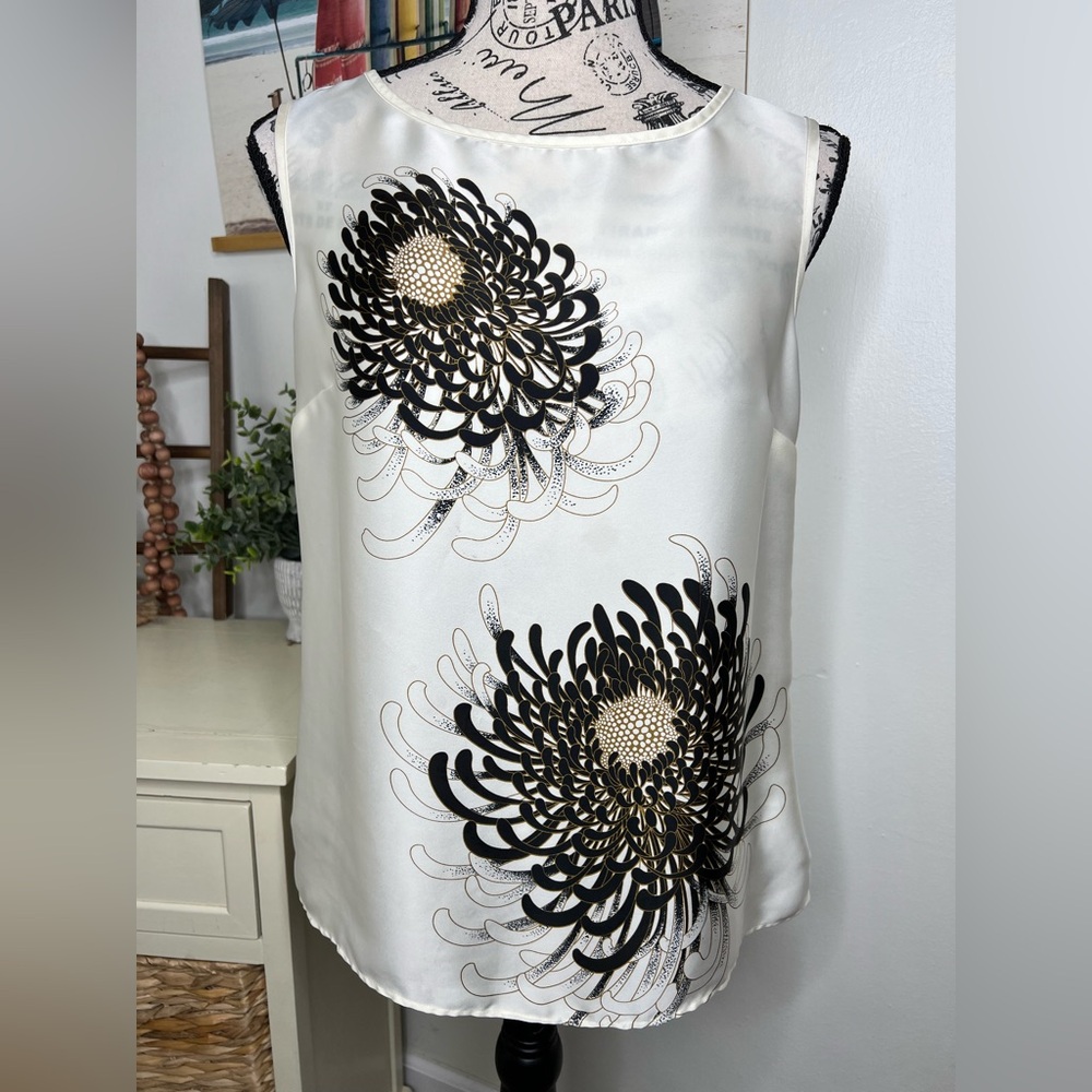Attention Sleeveless Top